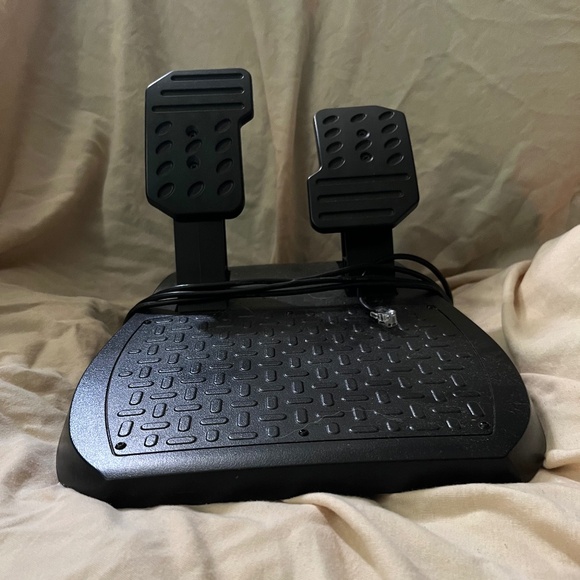 Thrustmaster Ferrari wheel - Picture 2 of 2